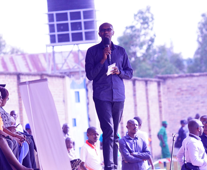 Umuyobozi w'akarere ka Nyanza atanga ubutumwa bwo kwirinda ihohoterwa rikorerwa abana