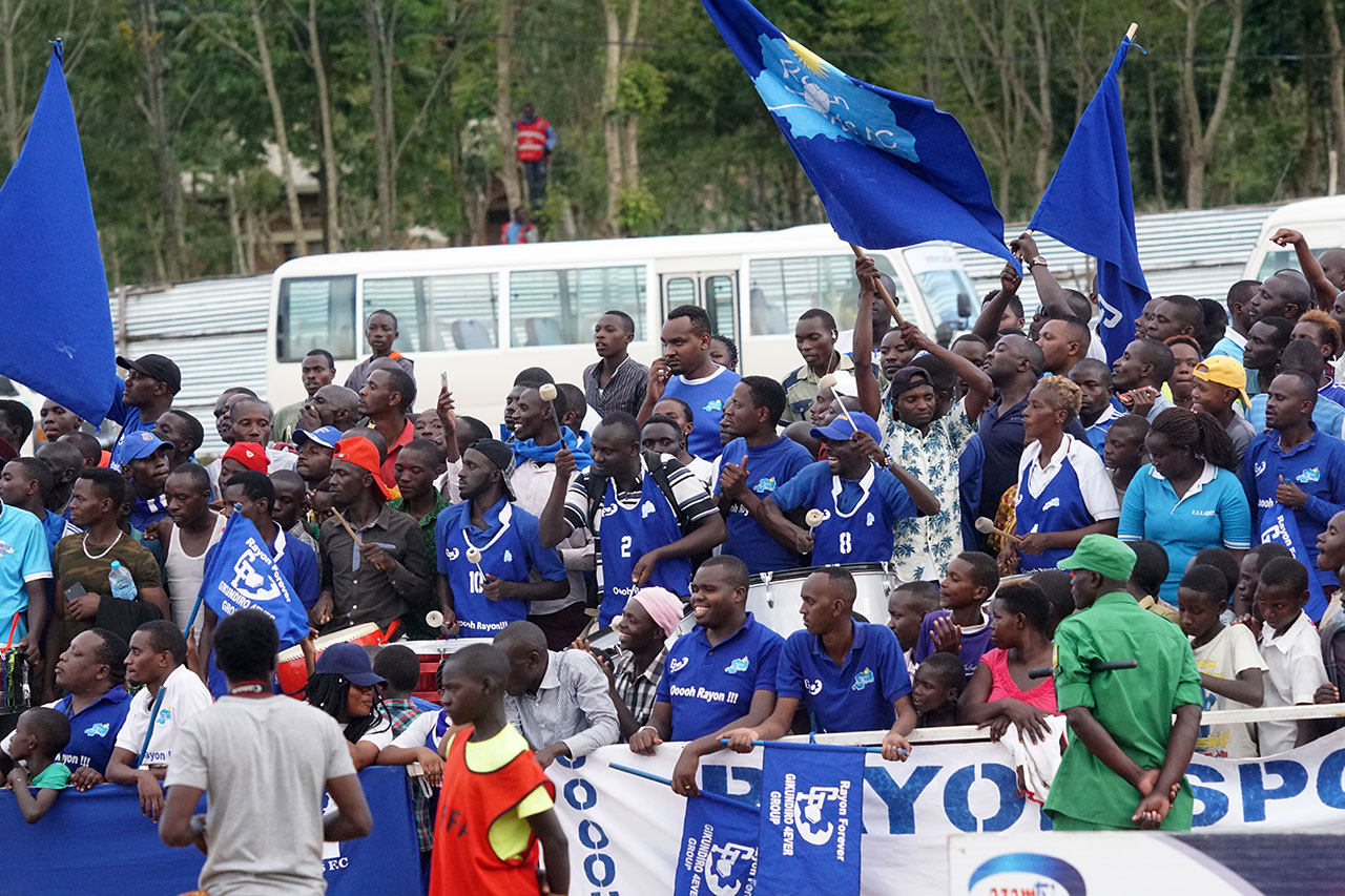 Abafana ba Rayon Sports bibumbiye muri Gikundiro Forever, bari mu bayobora umurindi w'abafana kuri stade 