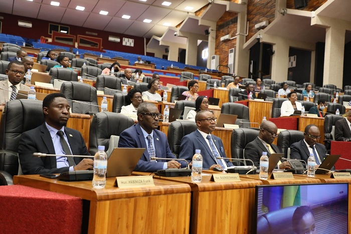 Abadepite bakurikiye ibisobanuro ku cyifuzo cya RDB