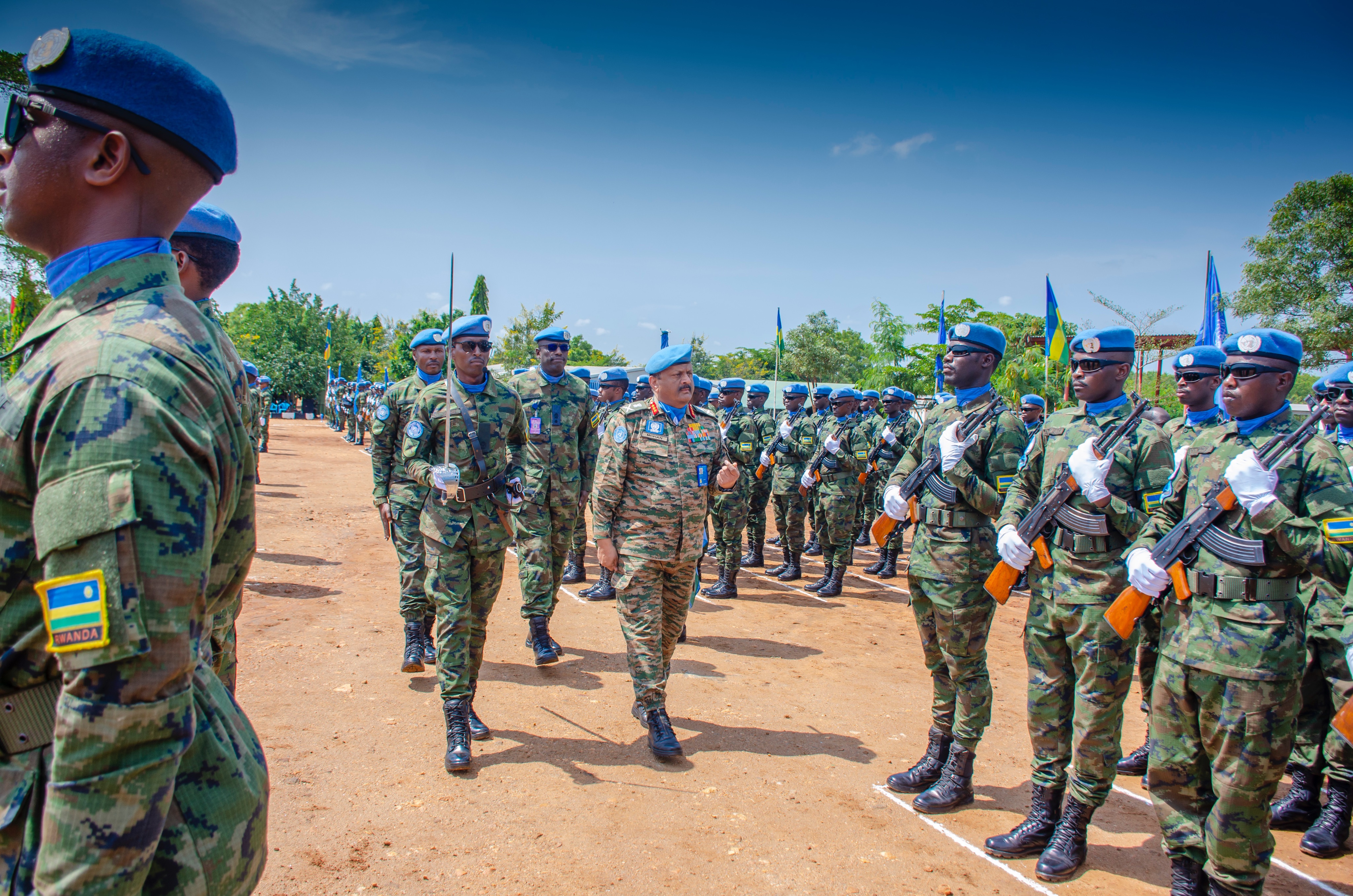 Lt Gen Mohan Subramanian, Umuyobozi w'Ingabo ziri mu butumwa bwa UNMISS atambuka mu Ngabo z'u Rwanda