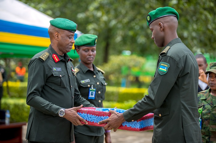 Maj Regis Rwagasana Sankara yabaye indashyikirwa kurusha bagenzi be yanabishimiwe