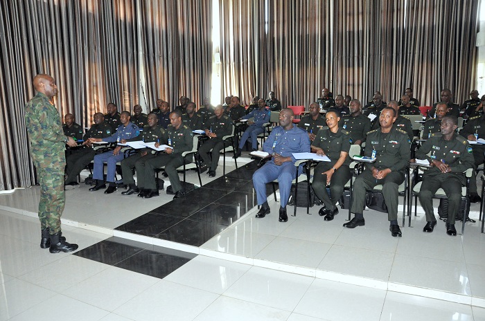 Bafataga umwanya bagakurikirana amasomo yiyongera ku bumenyi basanganywe kugira ngo babashe gukarishya ubumenyi