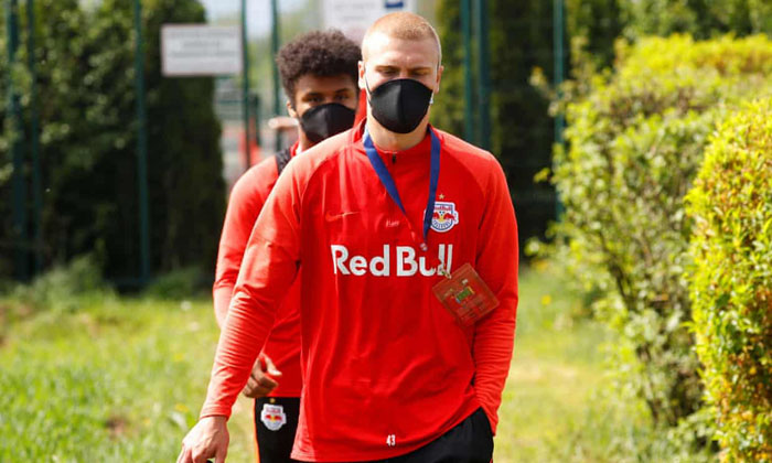 Abakinnyi ba Red Bull Salzburg yo muri Autriche ubwo bajyaga mu myitozo kuri uyu wa Kabiri (Ifoto:Reuters)