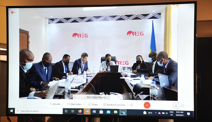 Abayobozi muri REG ubwo bari imbere ya PAC