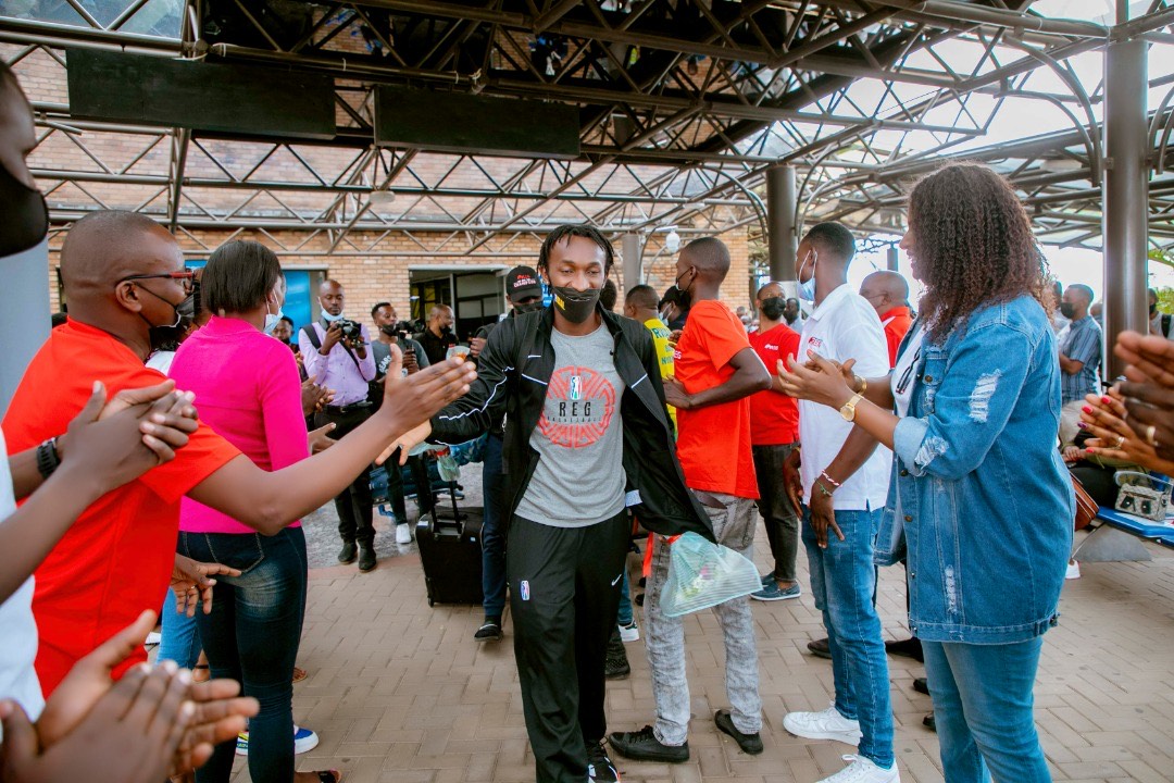 Nshobozwabyosenumukiza asohoka mu kibuga cy