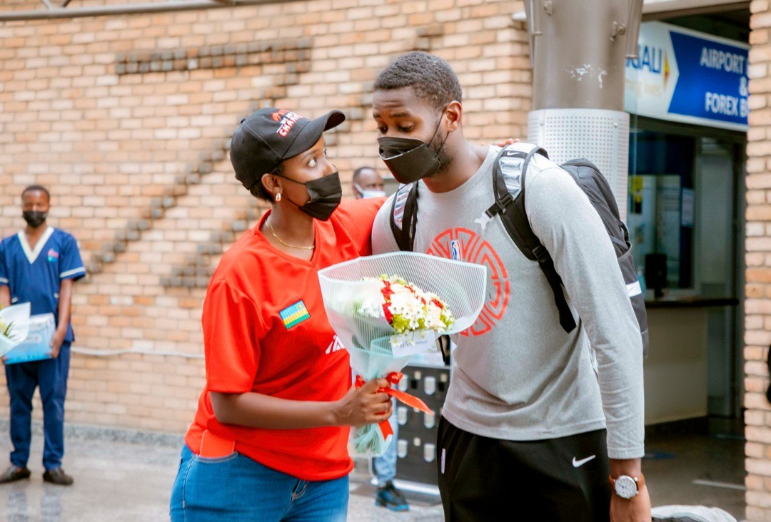 Shyaka Olivier ubwo yasohokaga mu kibuga cy'indege