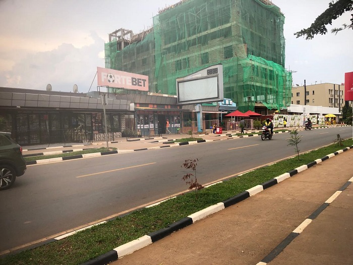 Hari abatangiye kuzamura amazu maremare ajyanye n'ibisabwa muri ako gace