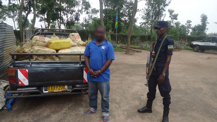 Rengera ari mu maboko ya Polisi, Sitasiyo ya Nyagatare nyuma yo gufatanwa ibiyobyabwenge.