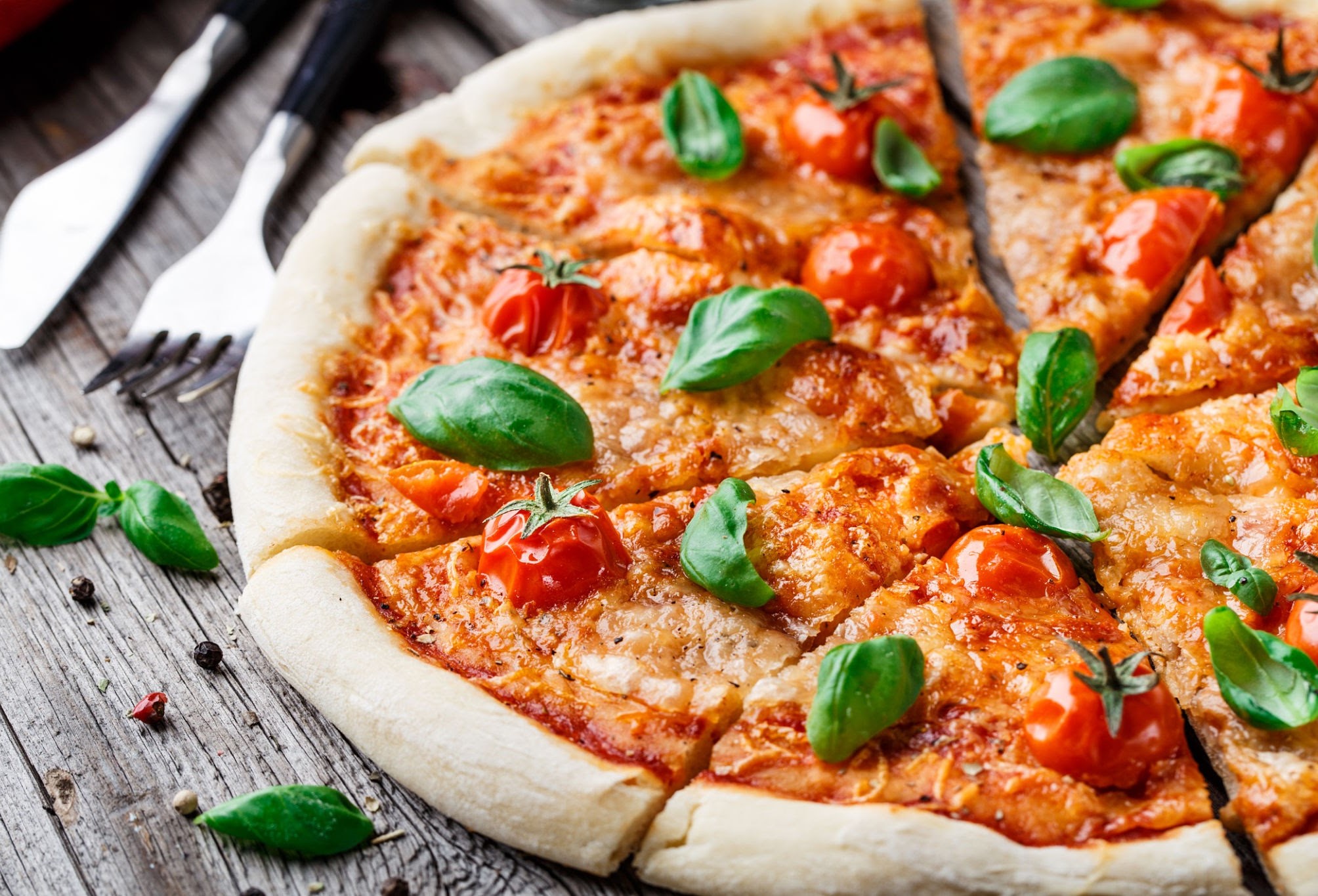 Resitora yafashwe icuruza Pizza ikarenzaho n