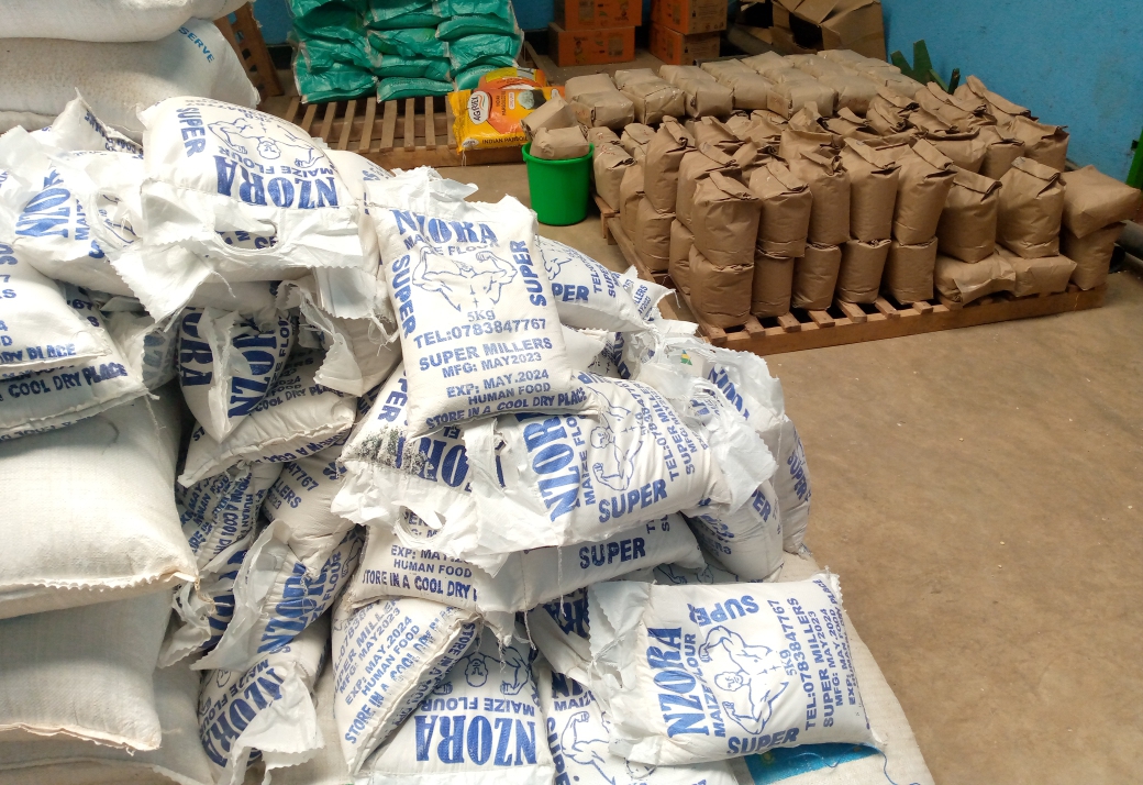 Mu byahawe imiryango yashegeshwe n'ibiza harimo ibiribwa n'imyambaro