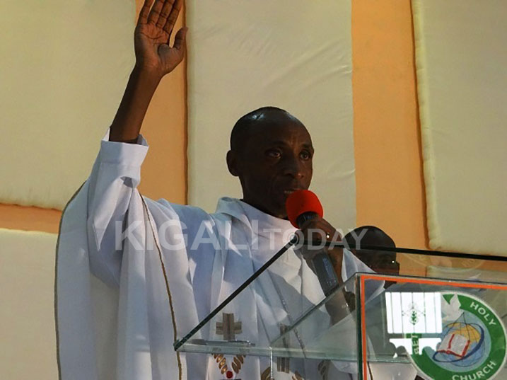 Rev. Past. Rwibasira avuga ko umuntu udasora afite icyaha ku Mana. 