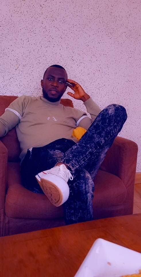 Pasiteri Kayumba yageneye impano Perezida Kagame abinyujije mu gihangano