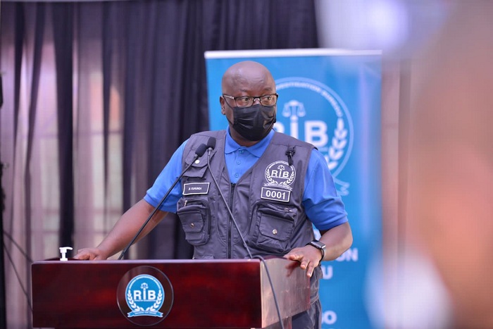Umunyamabanga mukuru wa RIB, Jeannot Ruhunga, aganira n'abanyeshuri