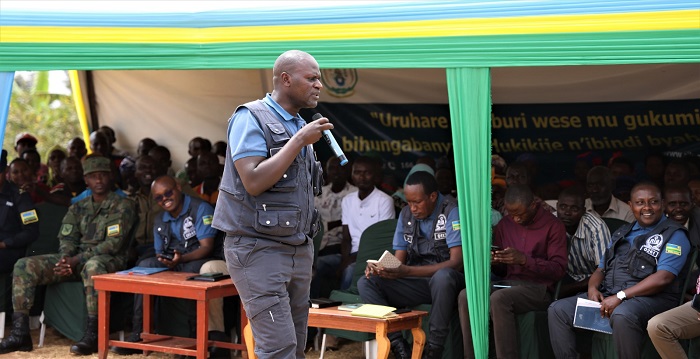 Hubert Rutaro avuga ko kwangiza ibidukikije bishobora gutera ubutayu 