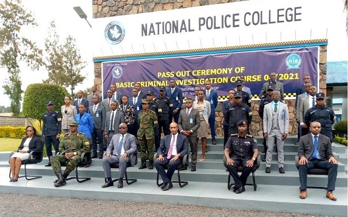 Abitabiriye icyo gikorwa bafashe ifoto y