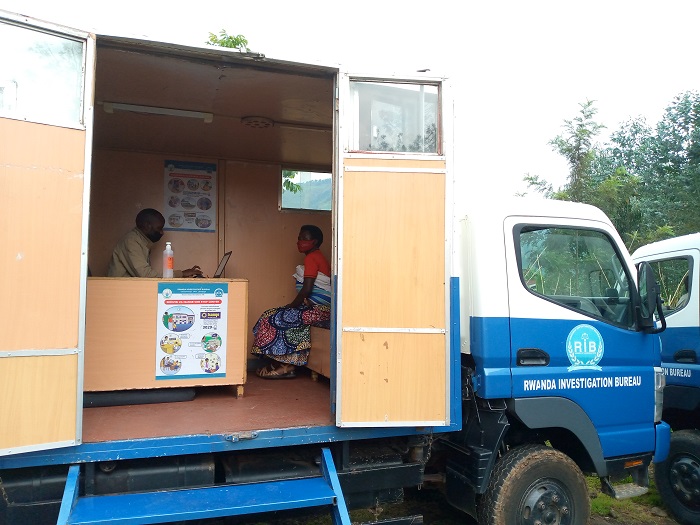 Abaturage begerejwe serivisi za RIB bagira ibyo babaza banatanga ibirego kugira ngo bikemuke