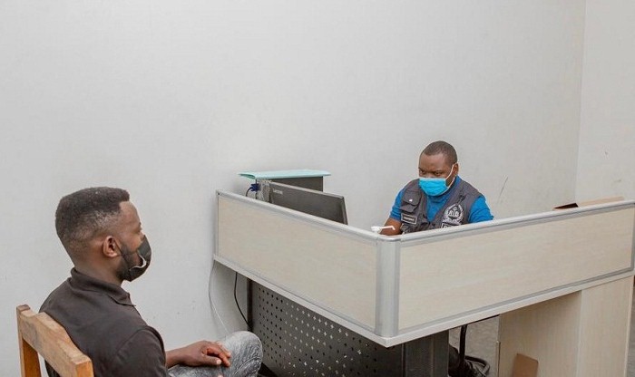 Abashaka serivisi muri RIB bishimiye ko batazongera guhuzagurika