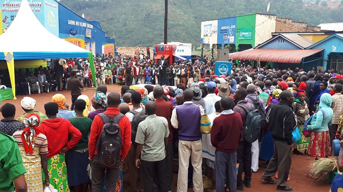 Abitabiriye ubwo bukangurambaga bwabereye mu isoko rya Gakenke baremeza ko basobanukiwe imikorere ya RIB