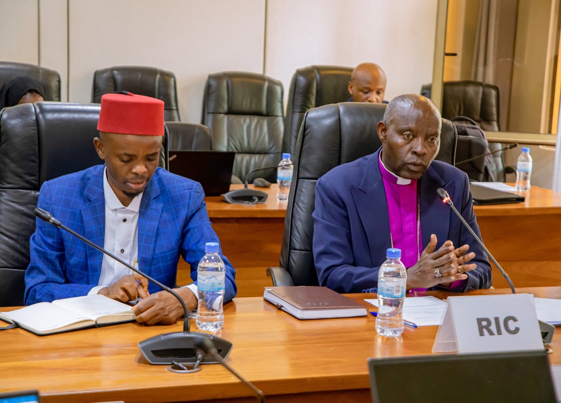 Abihayimana mu kiganiro n'Abadepite