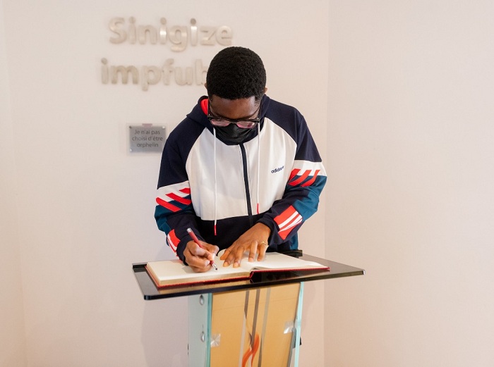 Ric Hassani yandika mu gitabo cy