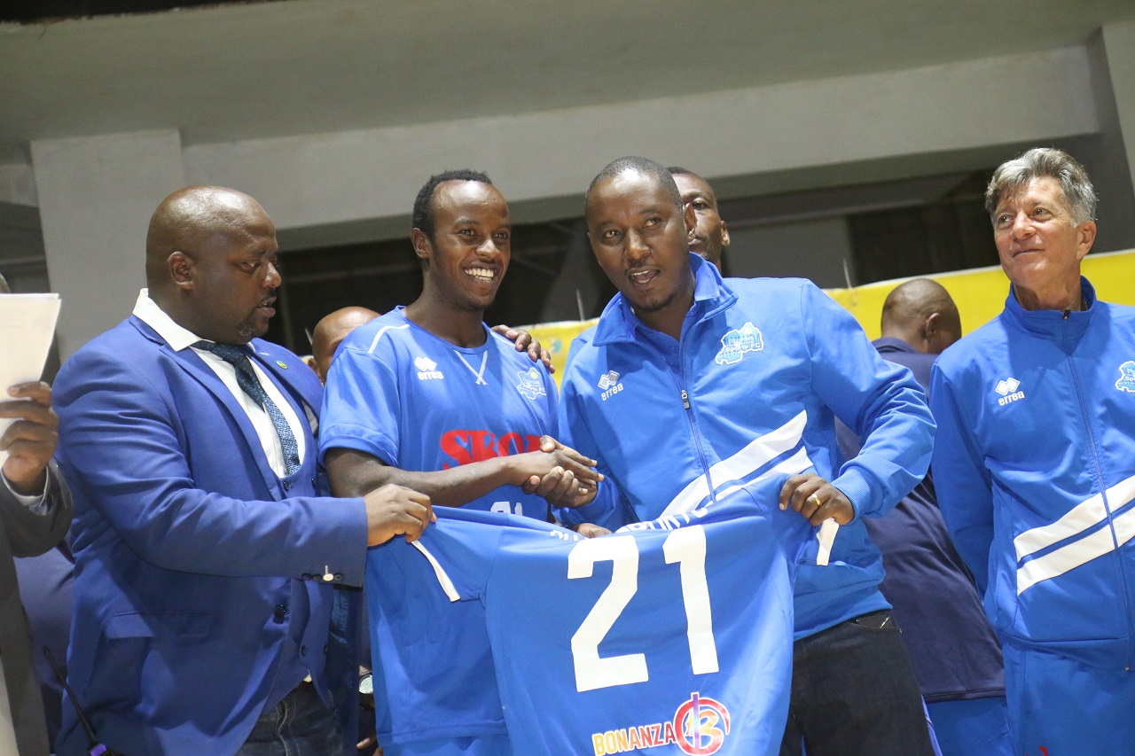 Niyonzima Olivier Sefu usanzwe wambara 21