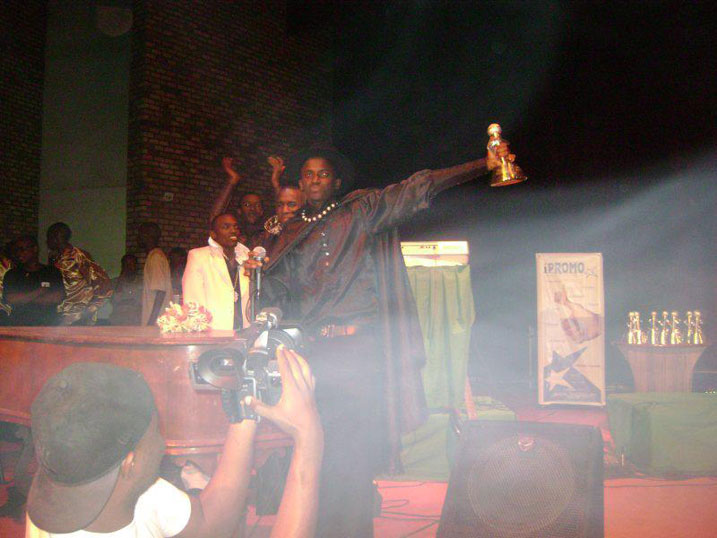 Riderman niwe wegukanye igihembo cy'umuririmbyi mwiza wa Hip Hop muri Salax Awards yabaye muri 2009