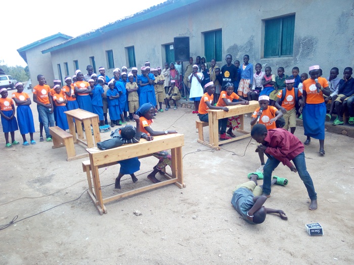 Abana bakinnye ikinamico yashimishije abitabiriye ubwo bukangurambaga