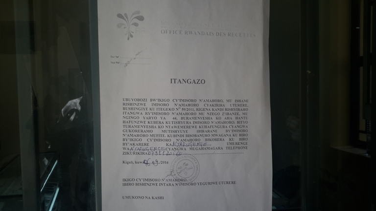 Rimwe mu maduka yafunzwe mu mujyi wa Kigali, ryacururizwagamo imyenda