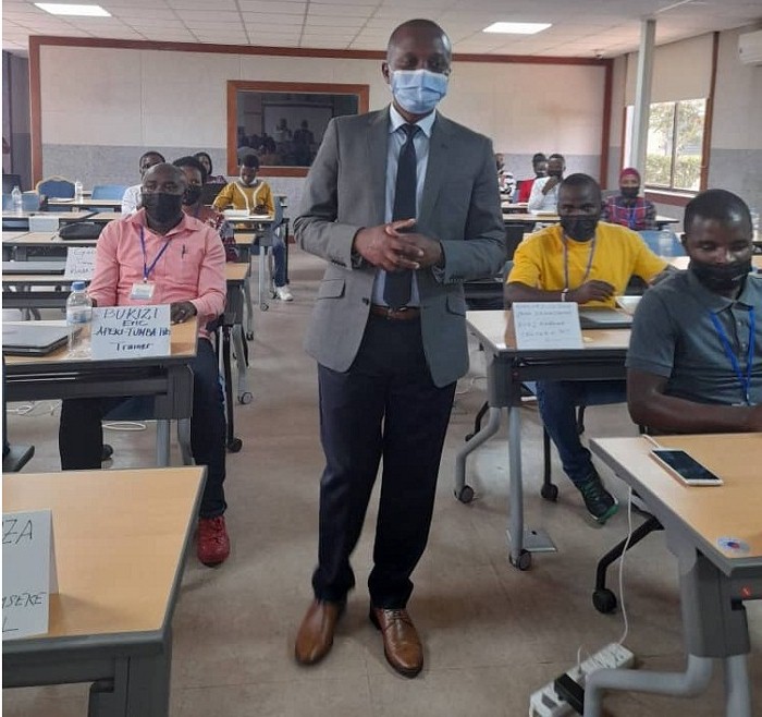 Umuyobozi wa RMI asaba abahawe amasomo kuyabyaza umusaruro nk'uko biri mu ntego za Leta zo kubaha ubumenyi