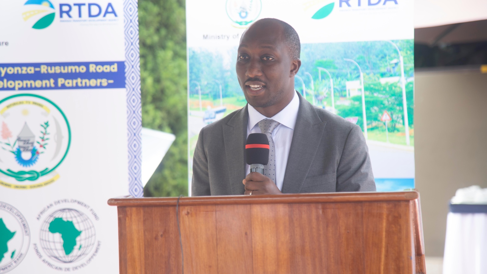 Minisitiri Gasore agira yavuze ko uyu muhanda watangiye kugirira akamaro abaturage 