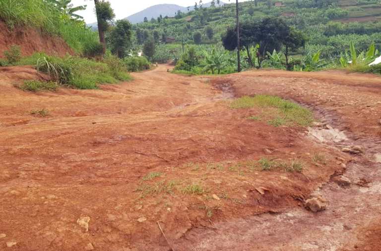 Umuhanda ugana i Kaduha uturutse i Nyamagabe si nyabagendwa ku modoka zitwara abagenzi