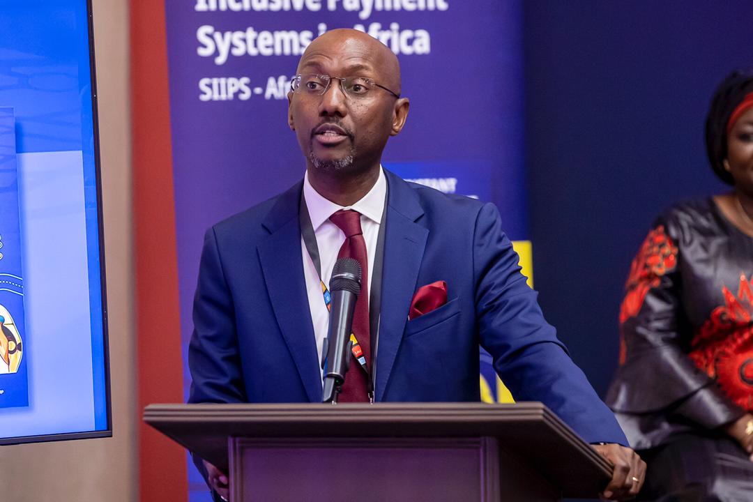 Robert Ochola, Umuyobozi Mukuru wa AfricaNenda, ageza ijambo ku bitabiriye imurikwa ry'iyi raporo