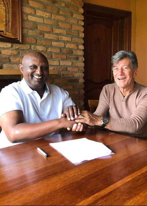 Umutoza Robertinho wahoze atoza Rayon Sports yasinye amasezerano muri ubwo buryo