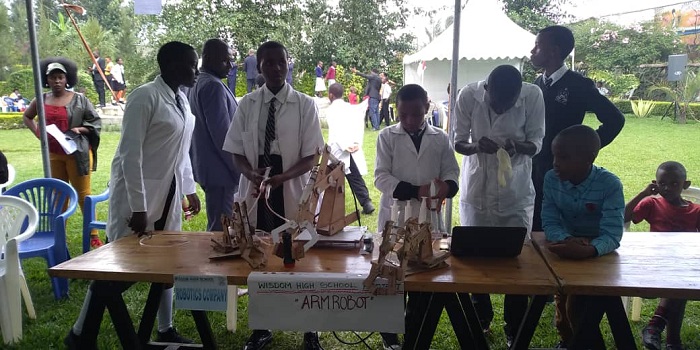 Abari mu mushinga wo gukora robot na bo baratanga icyizere