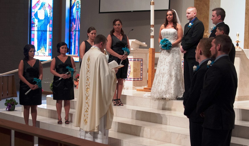 Abakobwa cyangwa abahungu baherekeza umugeni bifite inkomoko mu ba Romani. 