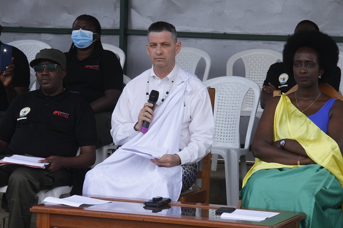 Umuyobozi wa REG Ron Weiss yasabye Intore kurangwa n'umurava mu kazi