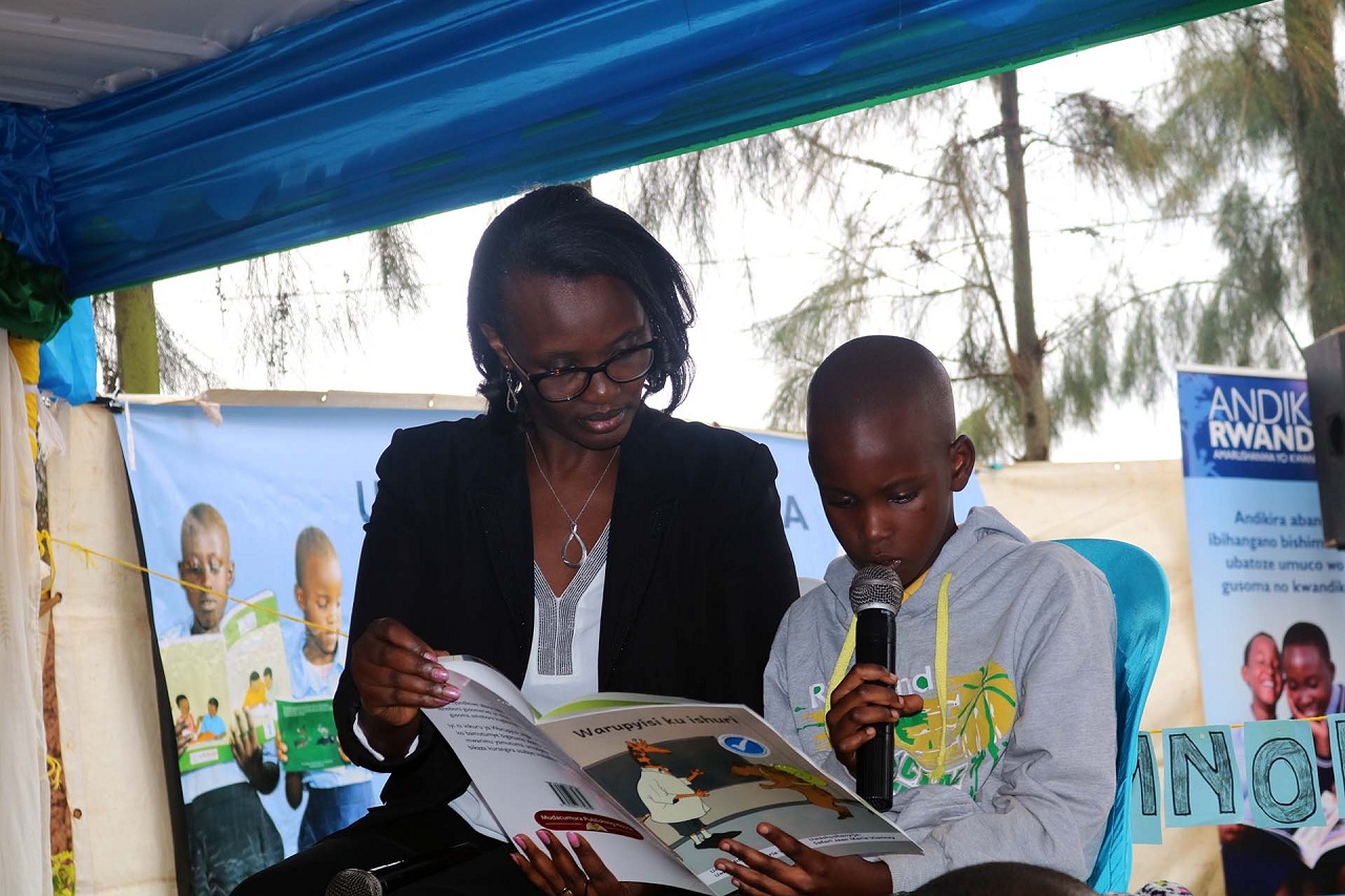 Rose Baguma avuga ko kumenya neza Ikinyarwanda bituma byorohera abana kumenya izindi ndimi z'amahanga