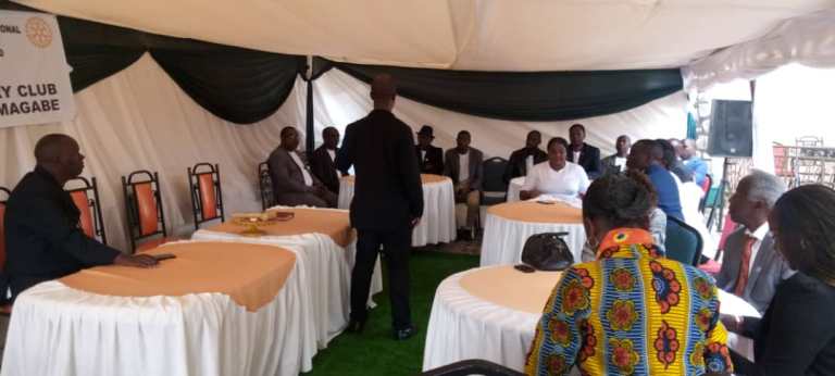 Umuyobozi wa Rotary Club Butare yasobanuriye abagize Rotary Club Nyamagabe iby'imikorere ya za Rotary Clubs