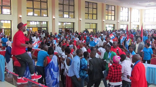 Umuhanzi Sendeli yasusurukije abitabiriye aya matora