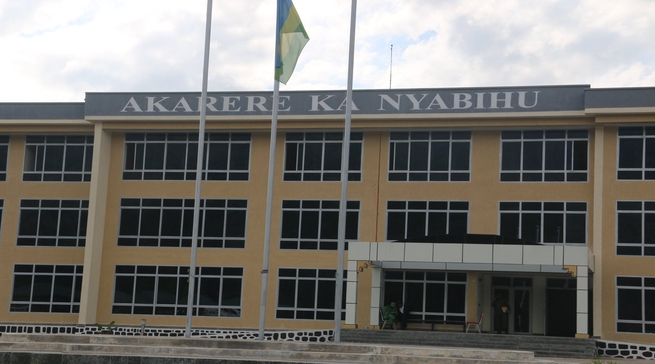 Umugabo wo mu Karere ka Nyabihu bamusanze mu ishyamba amanitse mu giti yapfuye