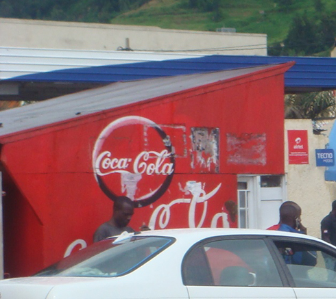 Kwamamaza ku mazu y'abaturage ngo bishobora gutuma amasosiyete akwepa imisoro yo kwamamaza ku byapa.