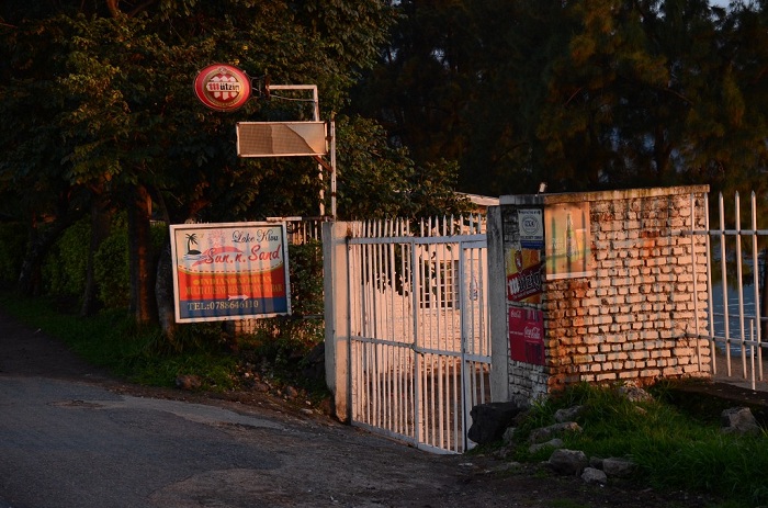 Ku kabari kazwi nka Sun and Sand kakiraga abashaka koga mu mazi y'ikiyaga ni uku hasa