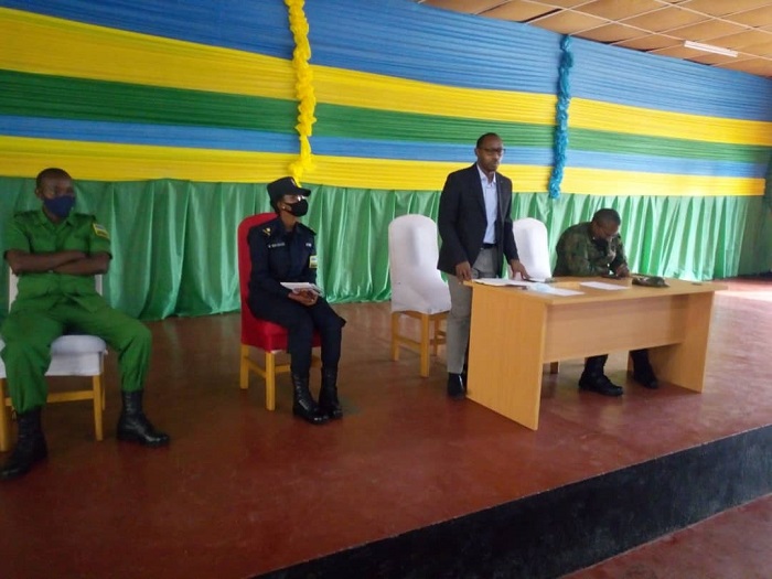 Umuyobozi w'Akarere wungirije ushinzwe iterambere ry'ubukungu, Rucyahana Mpuhwe Andrew, yibukije aba Dasso inshingano bahawe