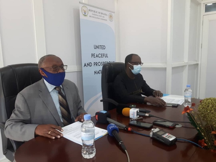 Musenyeri Rucyahana hamwe n