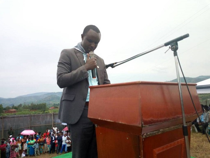 Rudasingwa avuga ko ibikorwa byo gufasha abacitse ku icumu bikorwa nta vangura