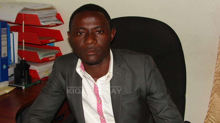 Rugira Jean Baptiste avuga ko ikibazo cy'ubwiherero bari kugikoraho bashishikariza abaturage kubwubaka abadafite ubushobozi bagafashwa 