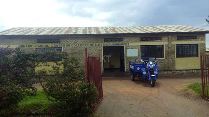 Rugobagoba MCC ni imwe mu makusanyirizo yikomye abatwara amata i Kigali ku magare atanyuze mu makusanyirizo ngo apimwe.