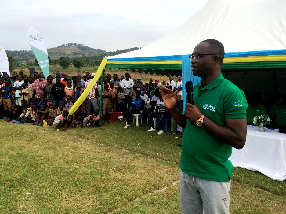 Habarurema avuga ko amarushanwa ku bidukikije azafasha gukangurira urubyiruko kwita ku biti