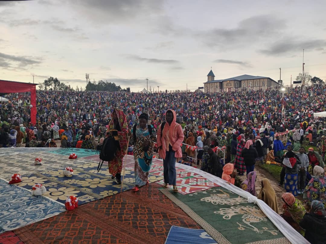 Bifuza kubona aho basengera hatwikiriye