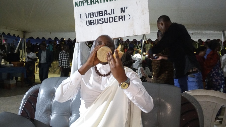 Basangiye Kinyarwanda umwumbati wokeje muri runonko bawusomeza amata 